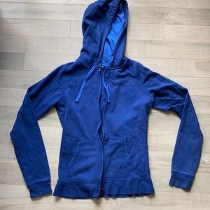 The North Face Women’s zip up hoodie (S)